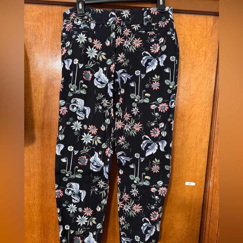 Ann Taylor Floral Capri Pants-Size 6